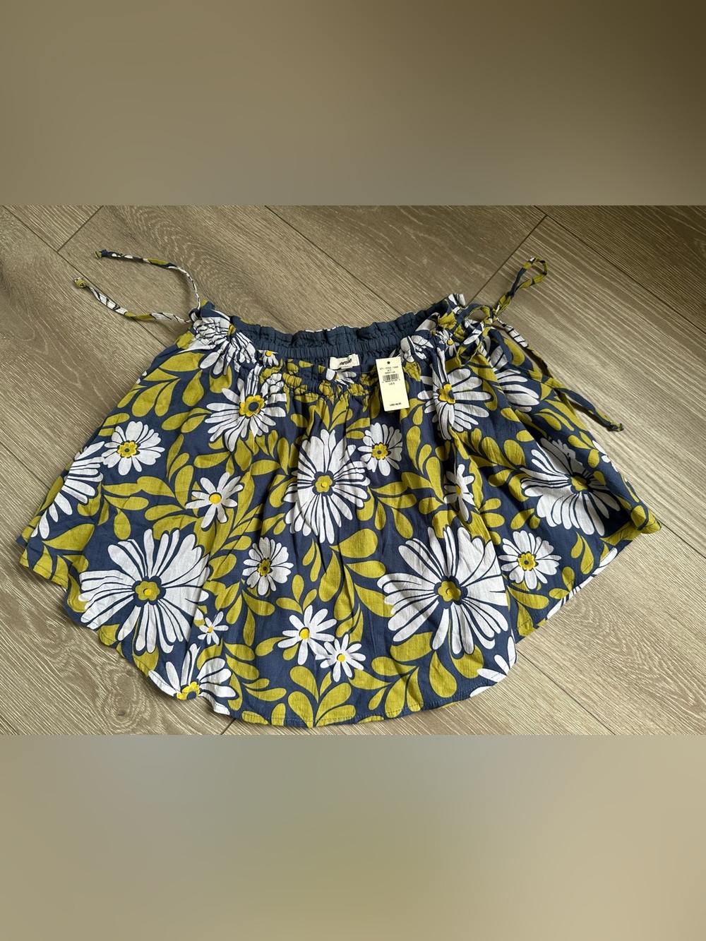 Aerie Floral skirt  in Navy, White & Olive